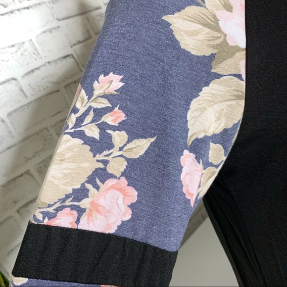 Black with Floral Raglan Sleeve Top, SZ M - Picture 2 of 3